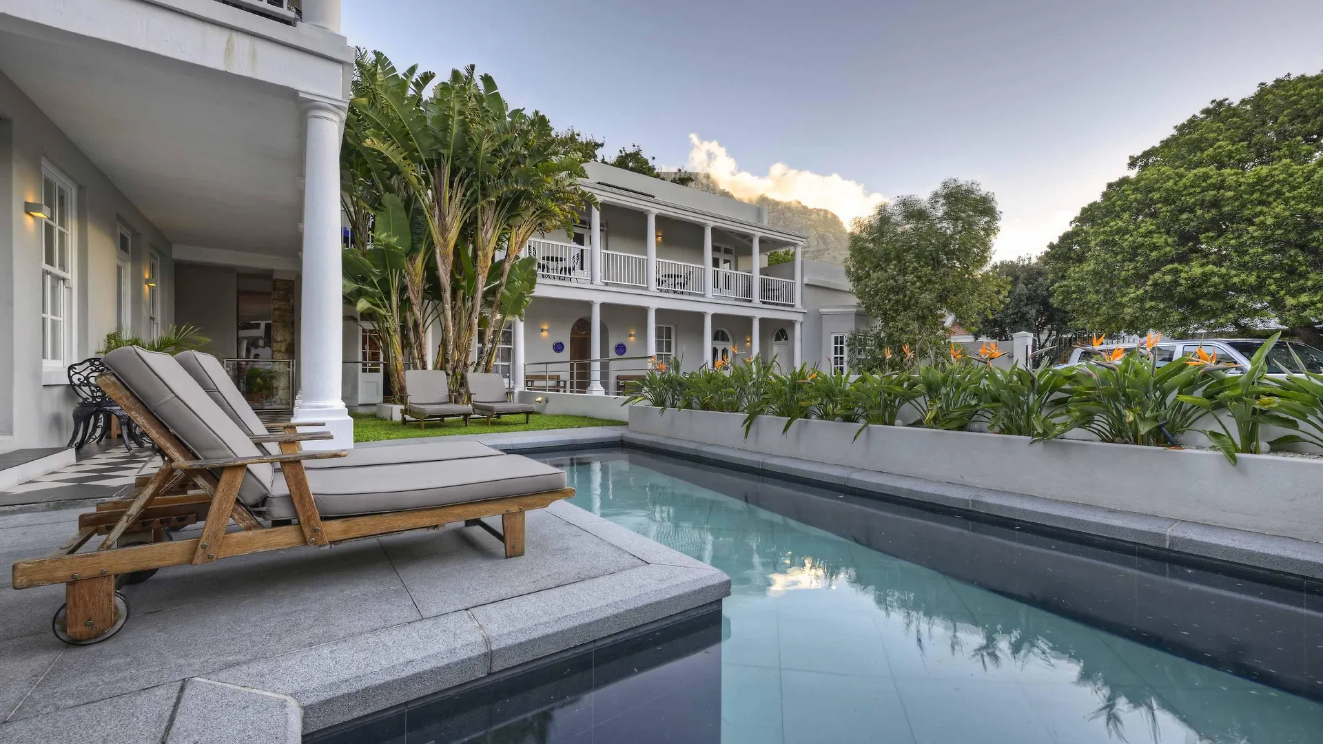 Three Boutique Hotel Cape Town Bed & Breakfast