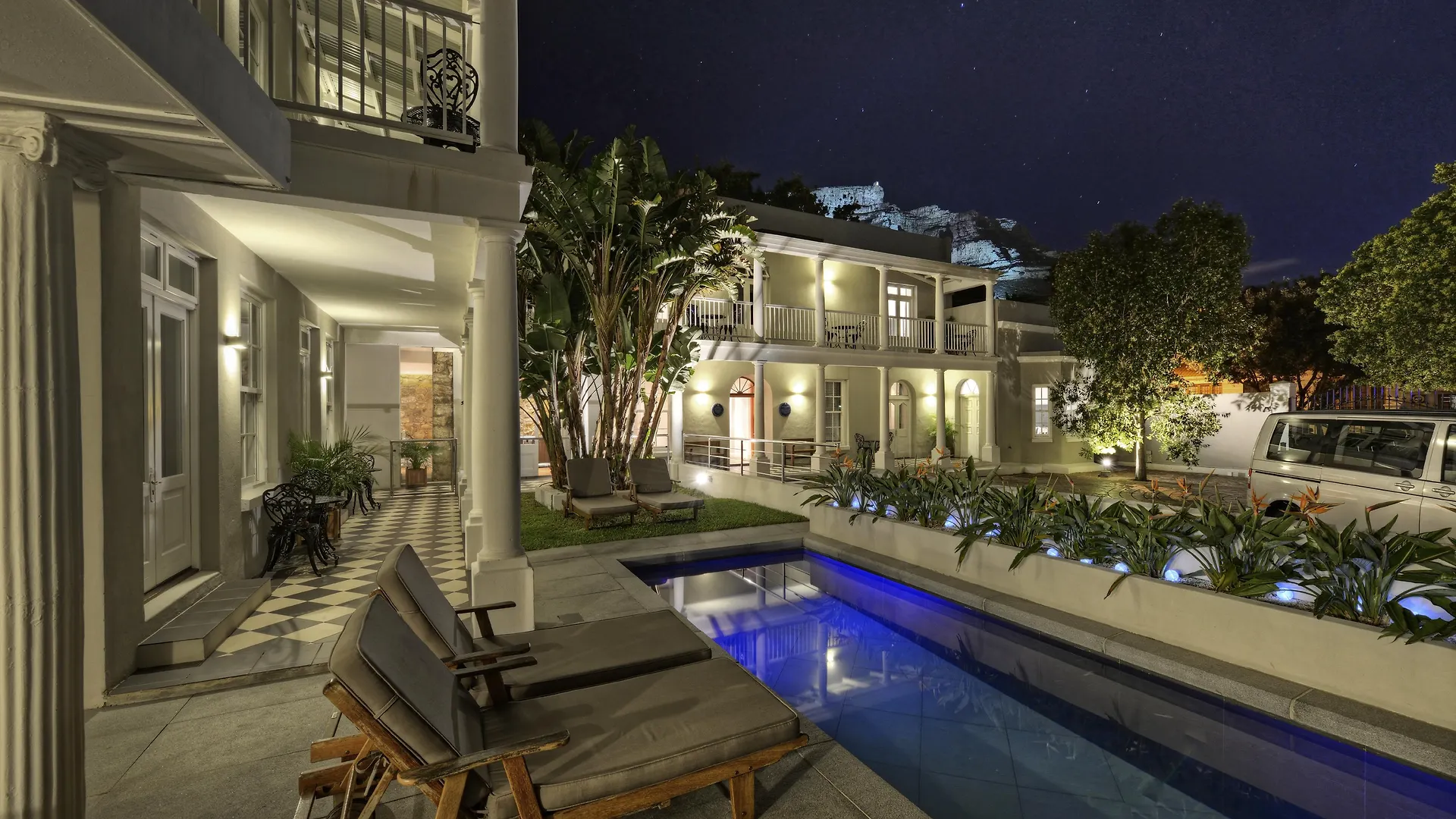 Three Boutique Hotel Cape Town Bed & Breakfast